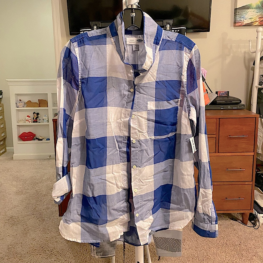 Old navy blue and white flannel. New with tags. Size med.